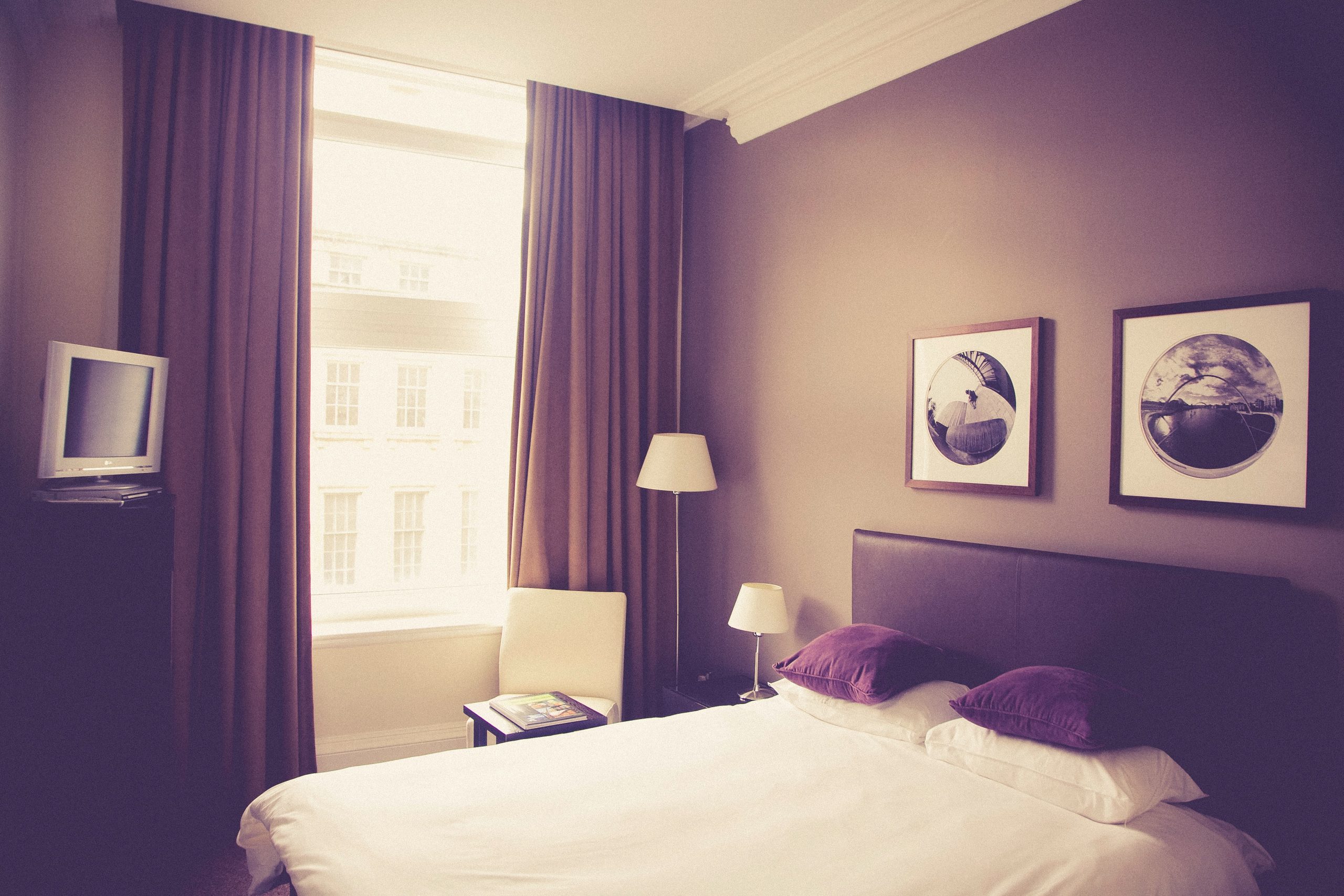 An image of the inside of a small hotel room.