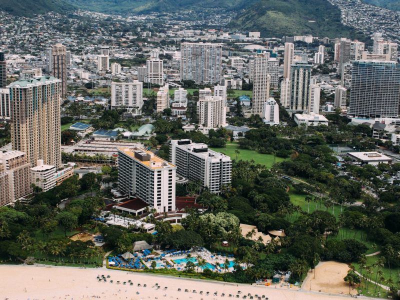 A view of the turquoise beach in Waikiki