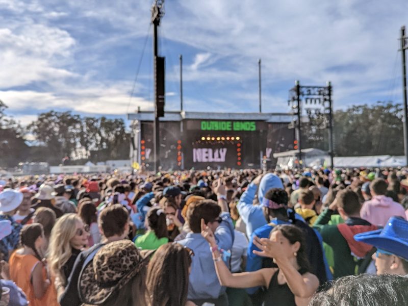 A crowd in front of a concert